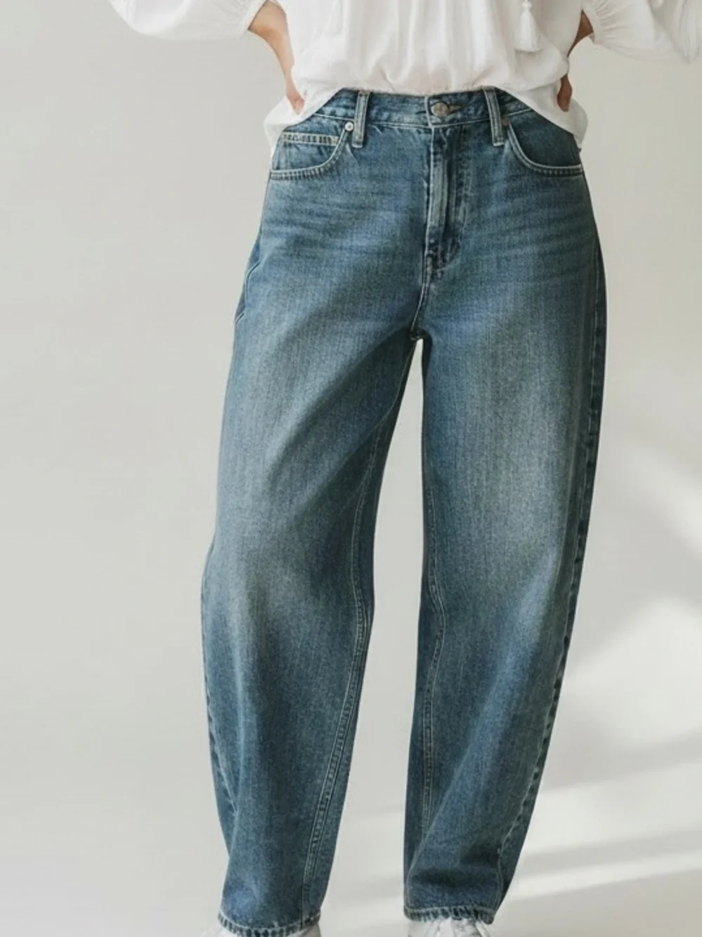 GAP High-Rise Medium Wash Barrel Leg Jeans Size 31 / 12 Tall
